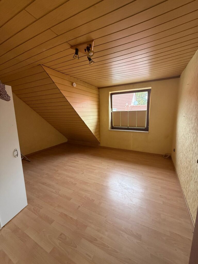 Handwerker aufgepasst! Sanierungsbedürftiges 1–2 Familienhaus mit Potenzial