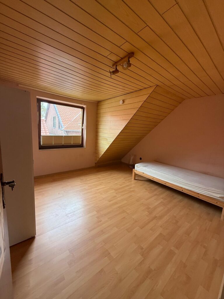 Handwerker aufgepasst! Sanierungsbedürftiges 1–2 Familienhaus mit Potenzial