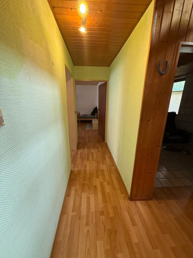 Handwerker aufgepasst! Sanierungsbedürftiges 1–2 Familienhaus mit Potenzial