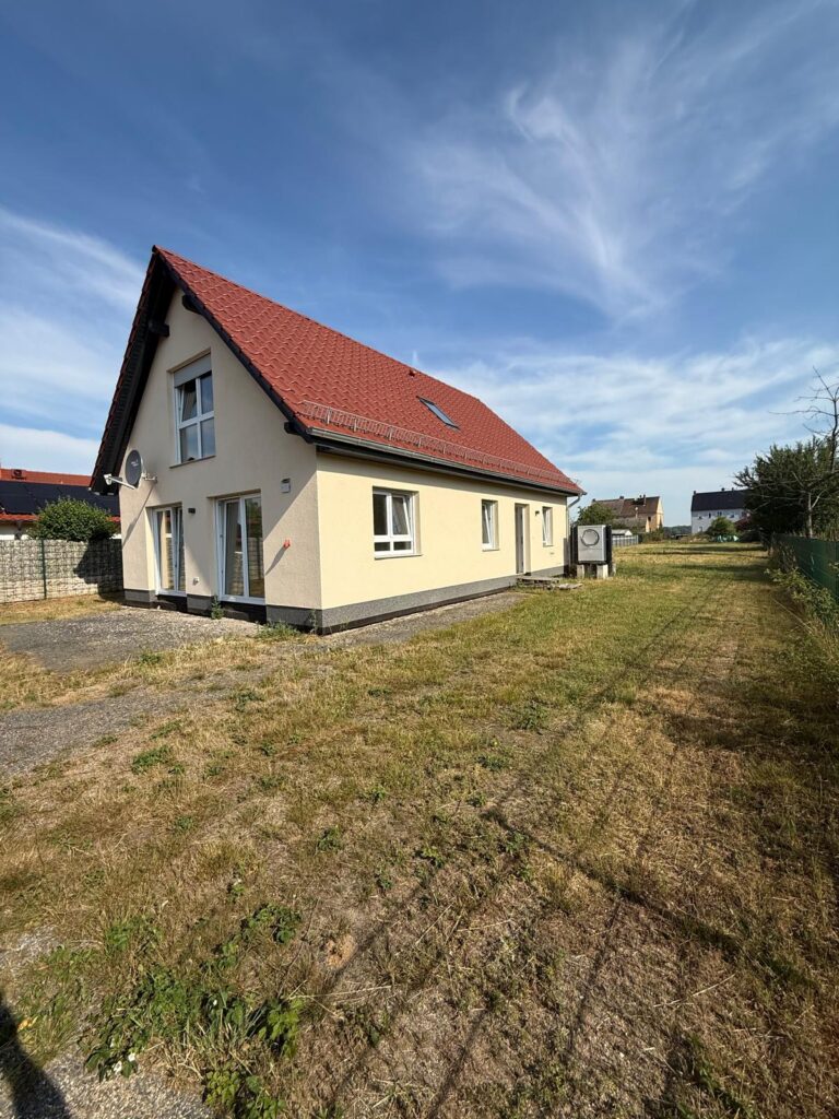 Wohnen im Grünen – Modernes Einfamilienhaus mit bis zu 1.800 m² Grundstück in Falkenberg/Elster