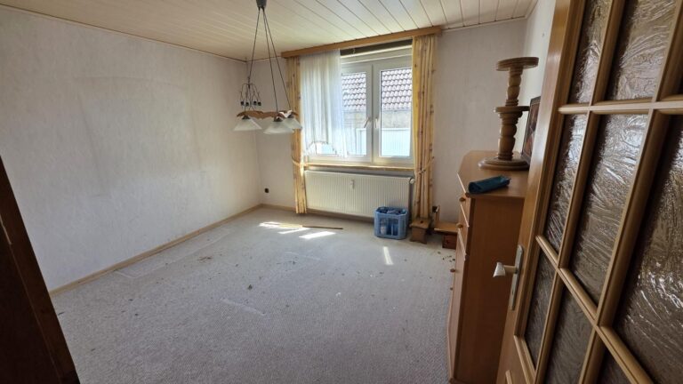 Zweifamilienhaus mit Ausbaureserve, Doppelgarage und problemlos zum EFM umbaubar in Groß Lafferde