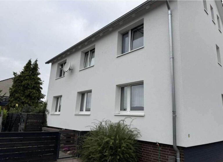 Zweifamilienhaus mit Ausbaureserve, Doppelgarage und problemlos zum EFM umbaubar in Groß Lafferde