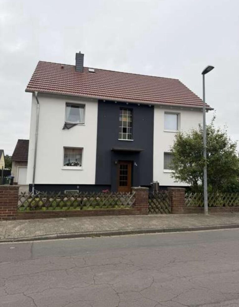 Zweifamilienhaus mit Ausbaureserve, Doppelgarage und problemlos zum EFM umbaubar in Groß Lafferde