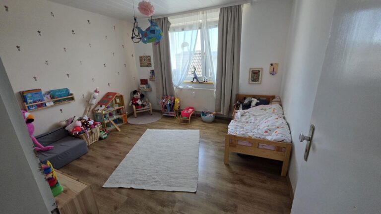 Zweifamilienhaus mit Ausbaureserve, Doppelgarage und problemlos zum EFM umbaubar in Groß Lafferde